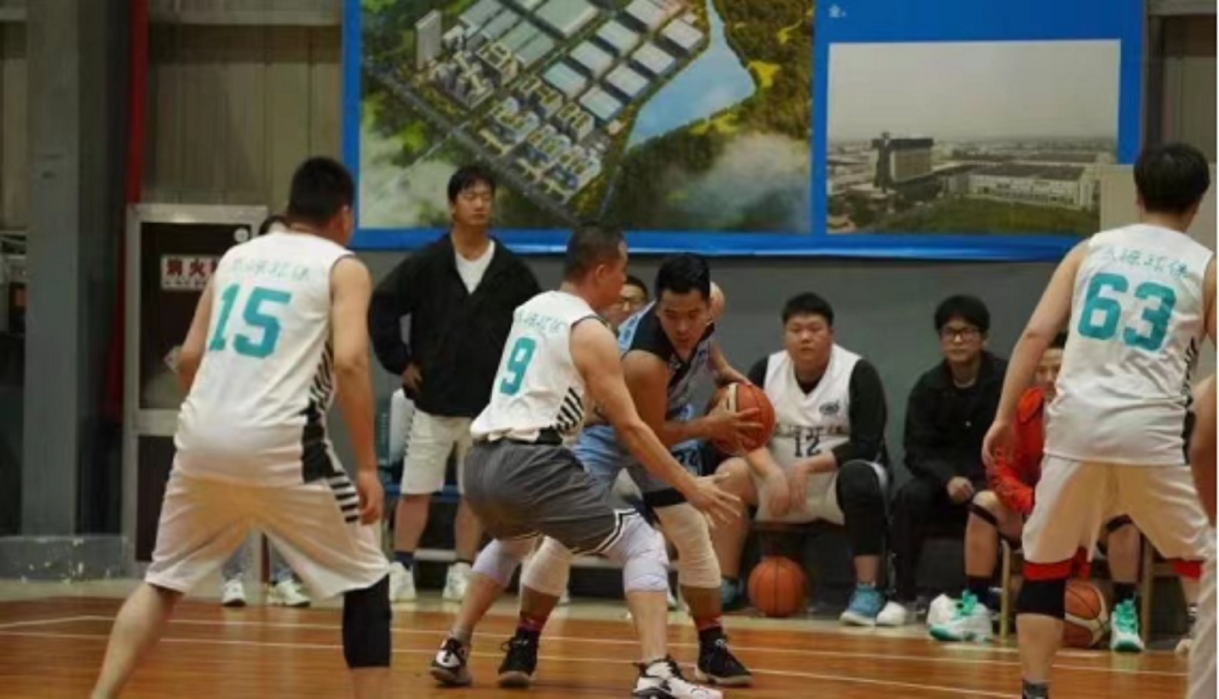 喜訊：公司籃球隊(duì)勇奪“鵬鷂”杯環(huán)保人籃球賽冠軍！(圖10)