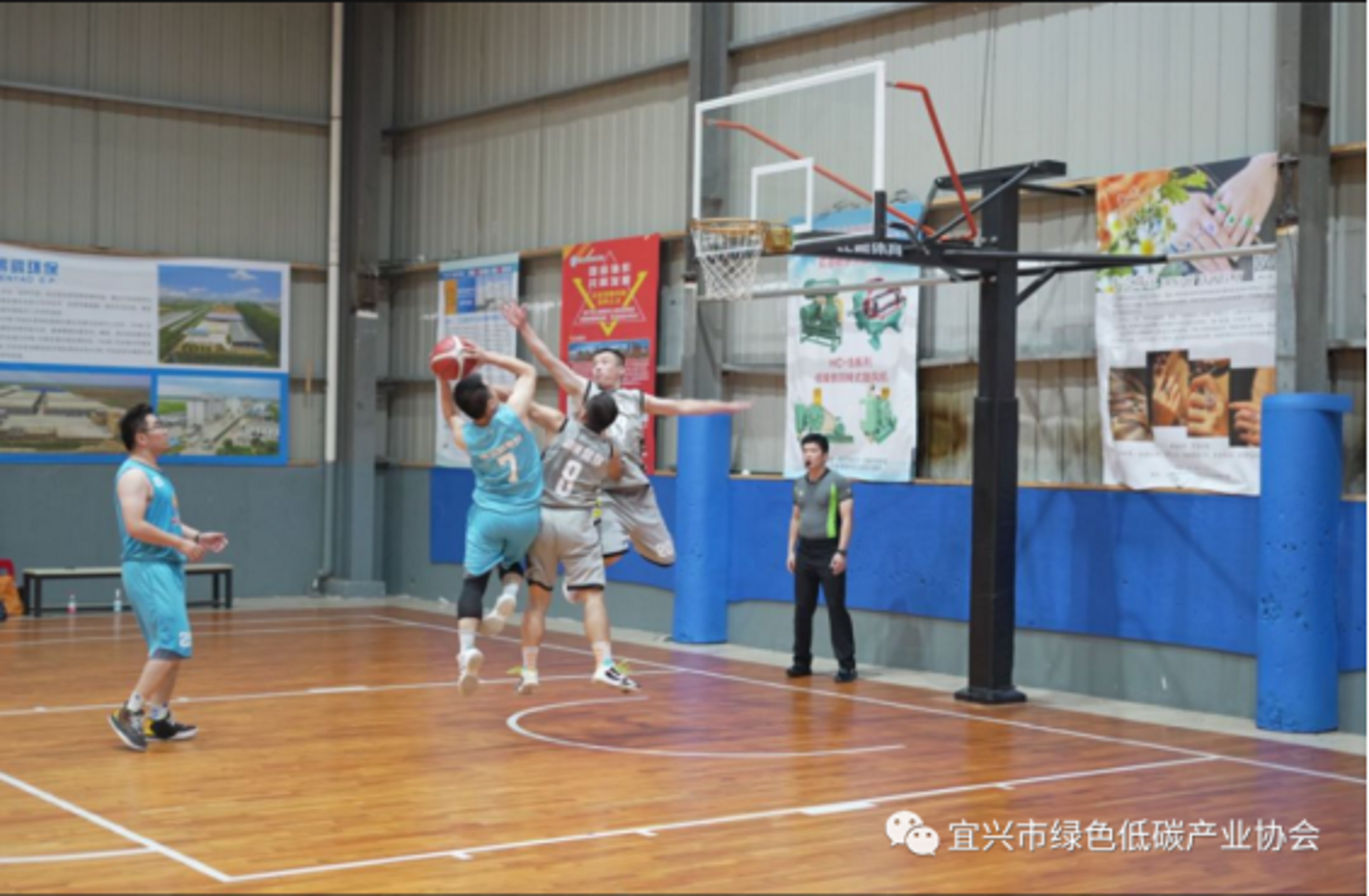 喜訊：公司籃球隊(duì)勇奪“鵬鷂”杯環(huán)保人籃球賽冠軍！(圖12)